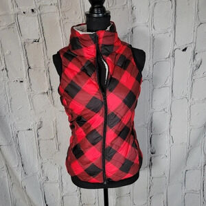 SO Womens Sm Black and Red Buffalo Plaid Sherpa‎ Lined Vest Festive Holiday Cozy